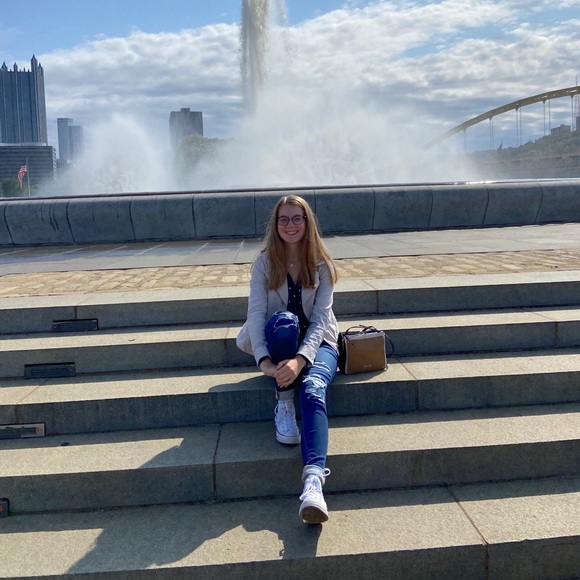 Meet your Posher, Julia - Picture 1 of 1